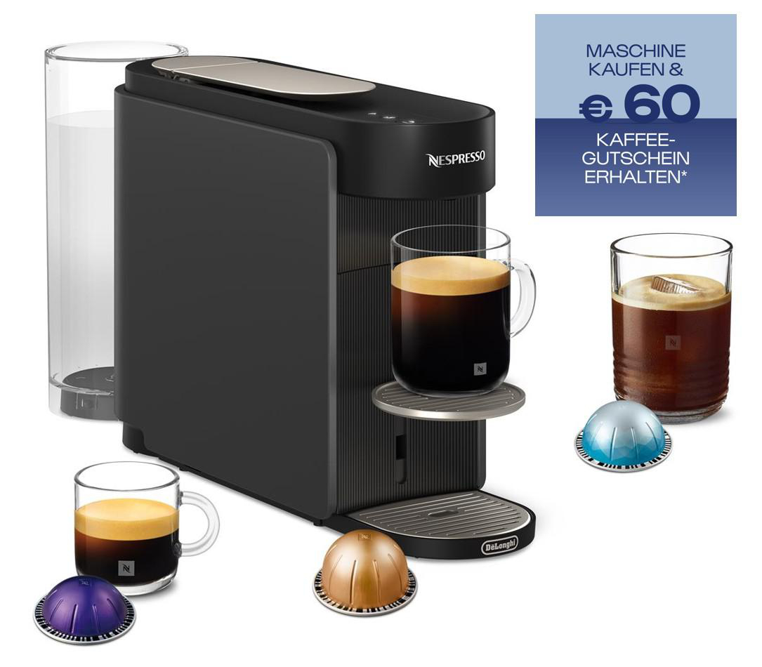 Schwarze Nespresso-Kaffeemaschine mit zwei Tassen Kaffee, Kapseln und einem Werbebanner.