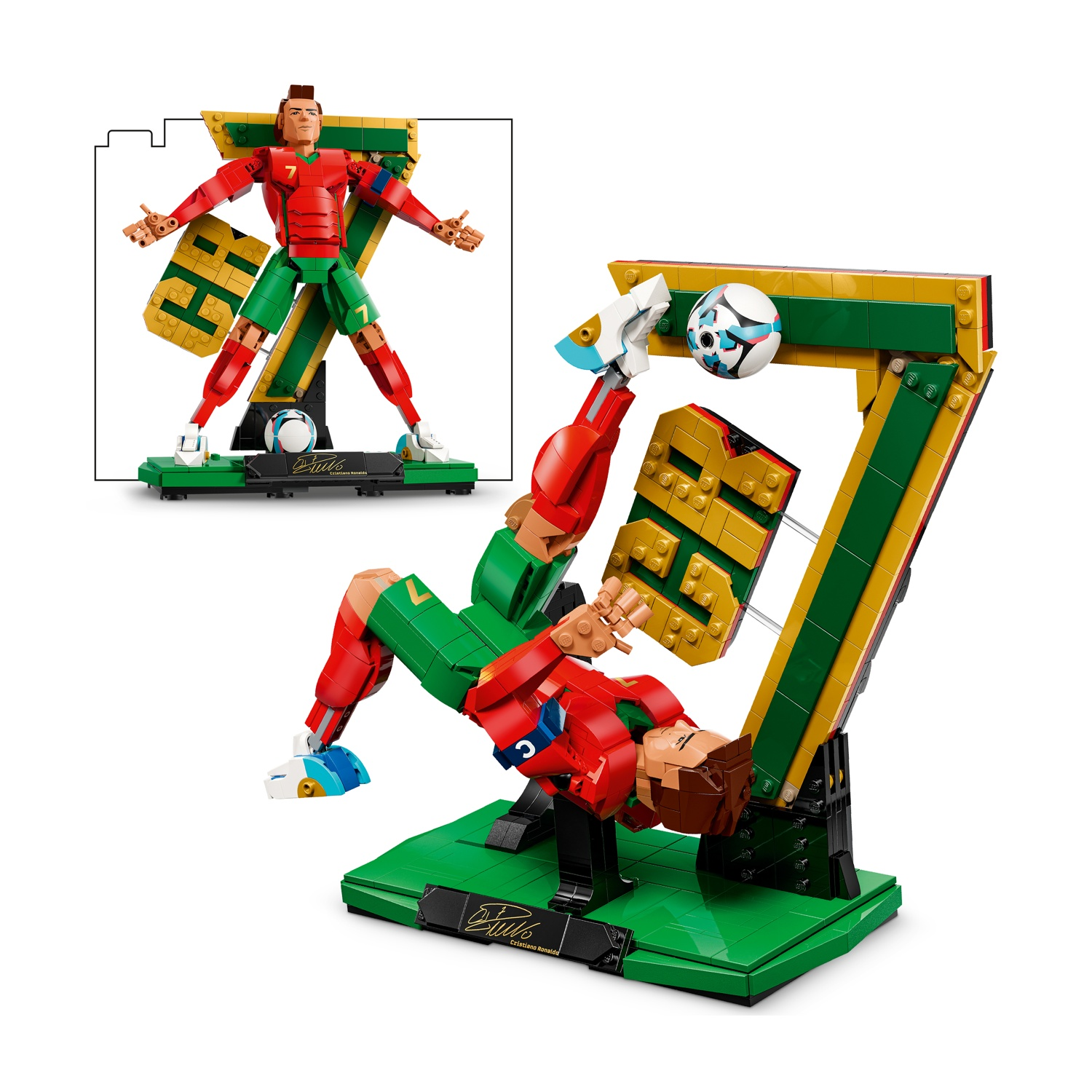 Statua di calciatore Lego in azione con pallone e cartello numero 7.