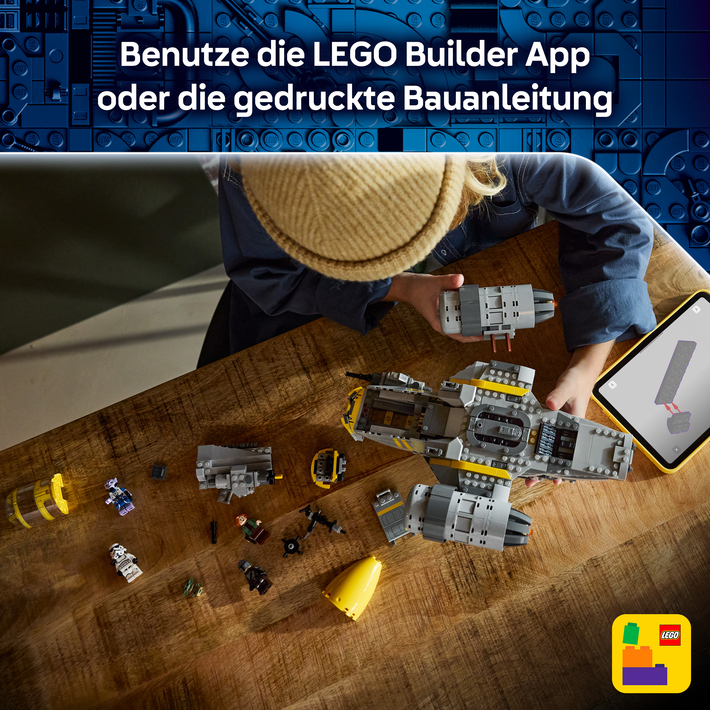Kind baut Lego-Raumschiff mit App-Anleitung auf Holztisch.