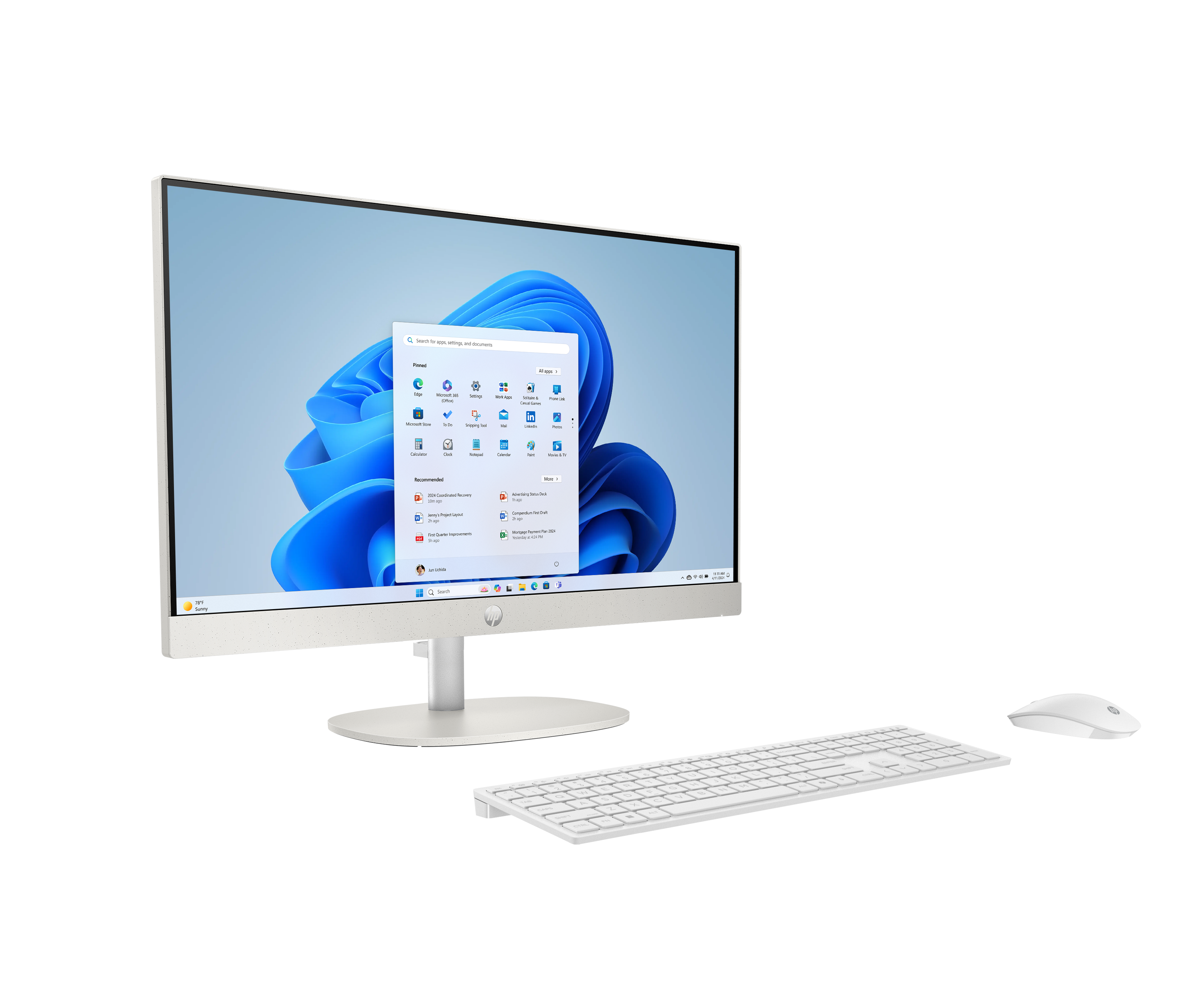 Witte HP all-in-one computer met toetsenbord en muis op zwarte achtergrond.