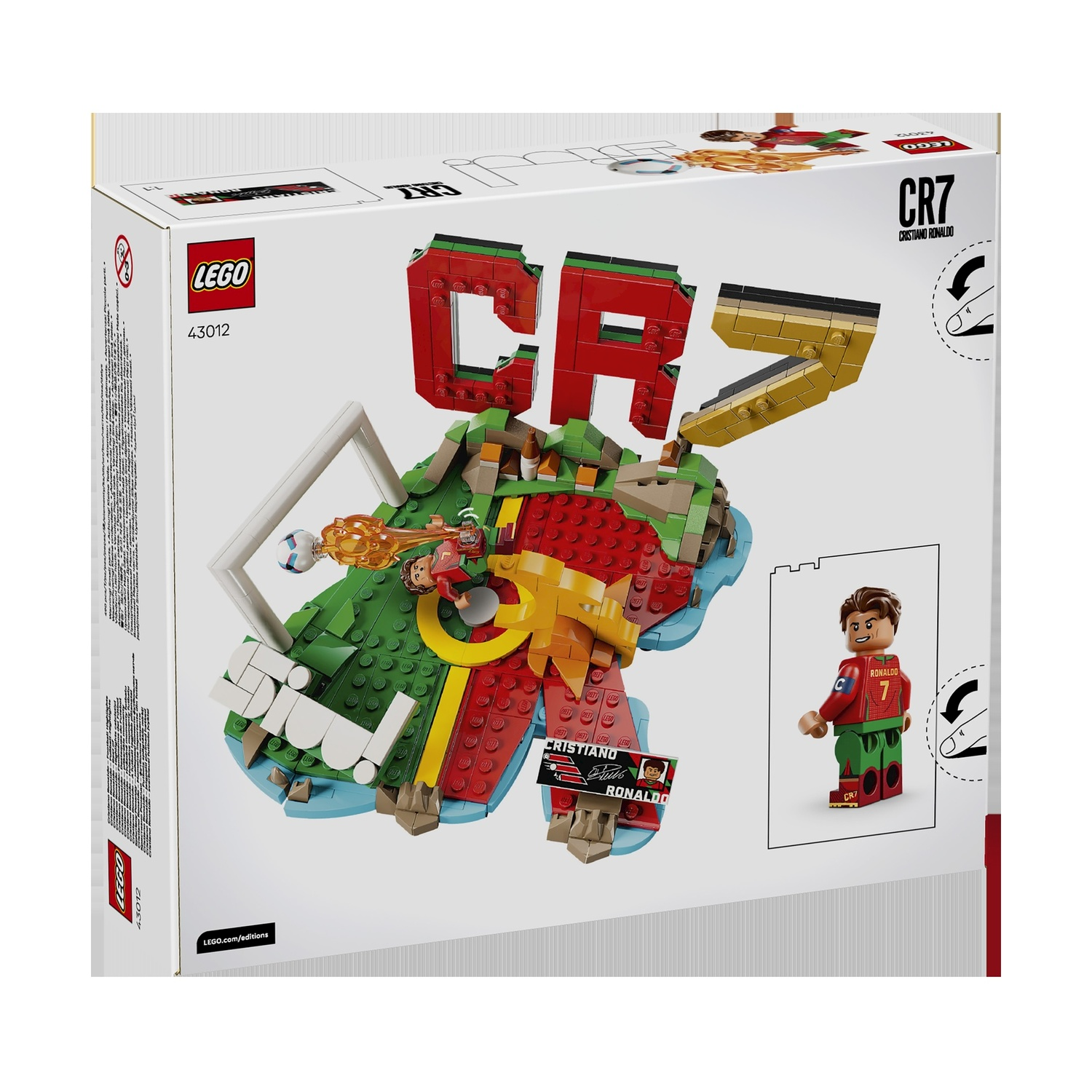 Set LEGO con Cristiano Ronaldo, campo da calcio e display di minifigure.
