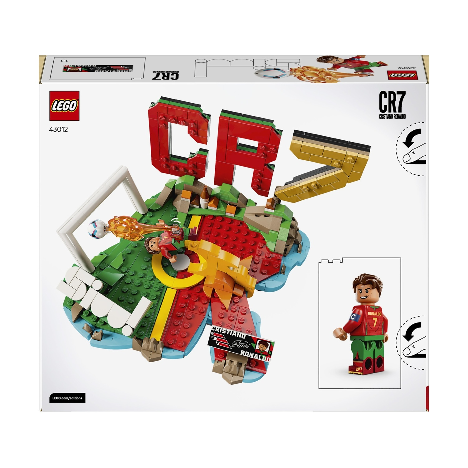 Set LEGO CR7 con figura di Cristiano Ronaldo e campo da calcio.