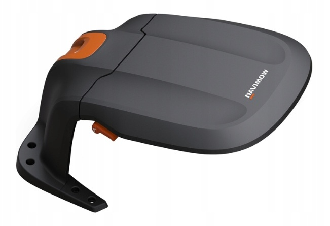 Ciemna kosiarka z pomarańczowymi akcentami na białym tle.