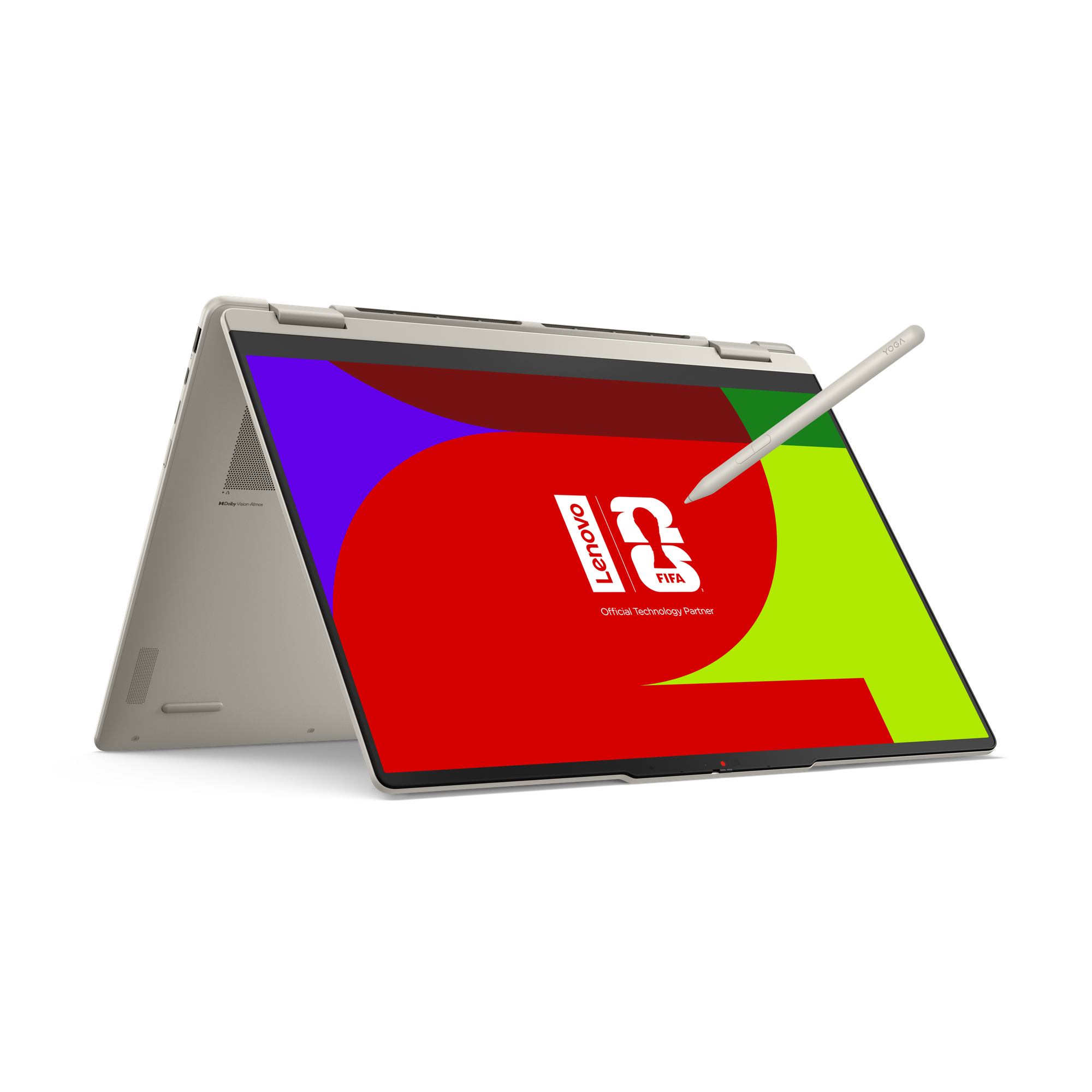 Ein silberner Laptop mit einem Stift auf dem Bildschirm, der ein Lenovo- und FIFA-Logo zeigt.