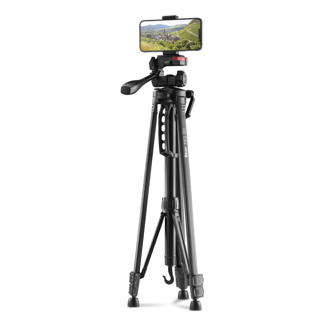 Bir köy sahnesi gösteren akıllı telefon tutan siyah tripod.