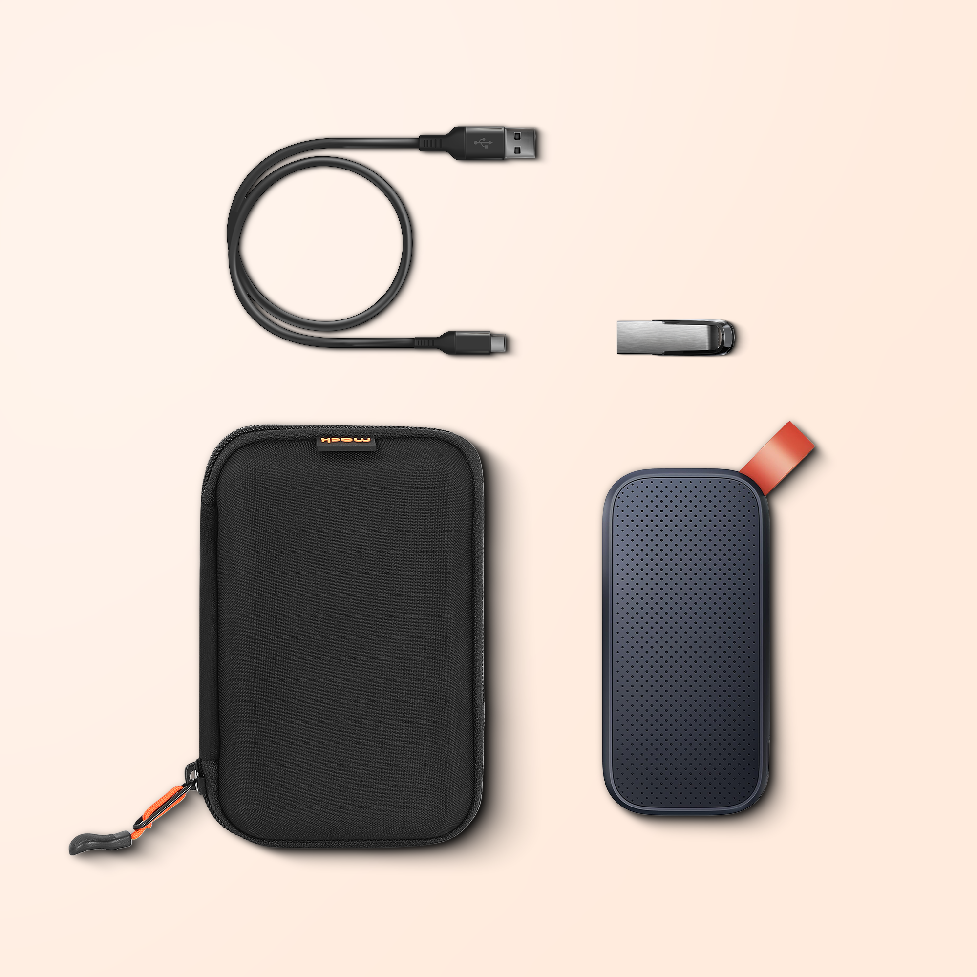 Siyah USB-C - USB-A kablosu, gümüş USB bellek, siyah kılıf ve koyu mavi cihaz.
