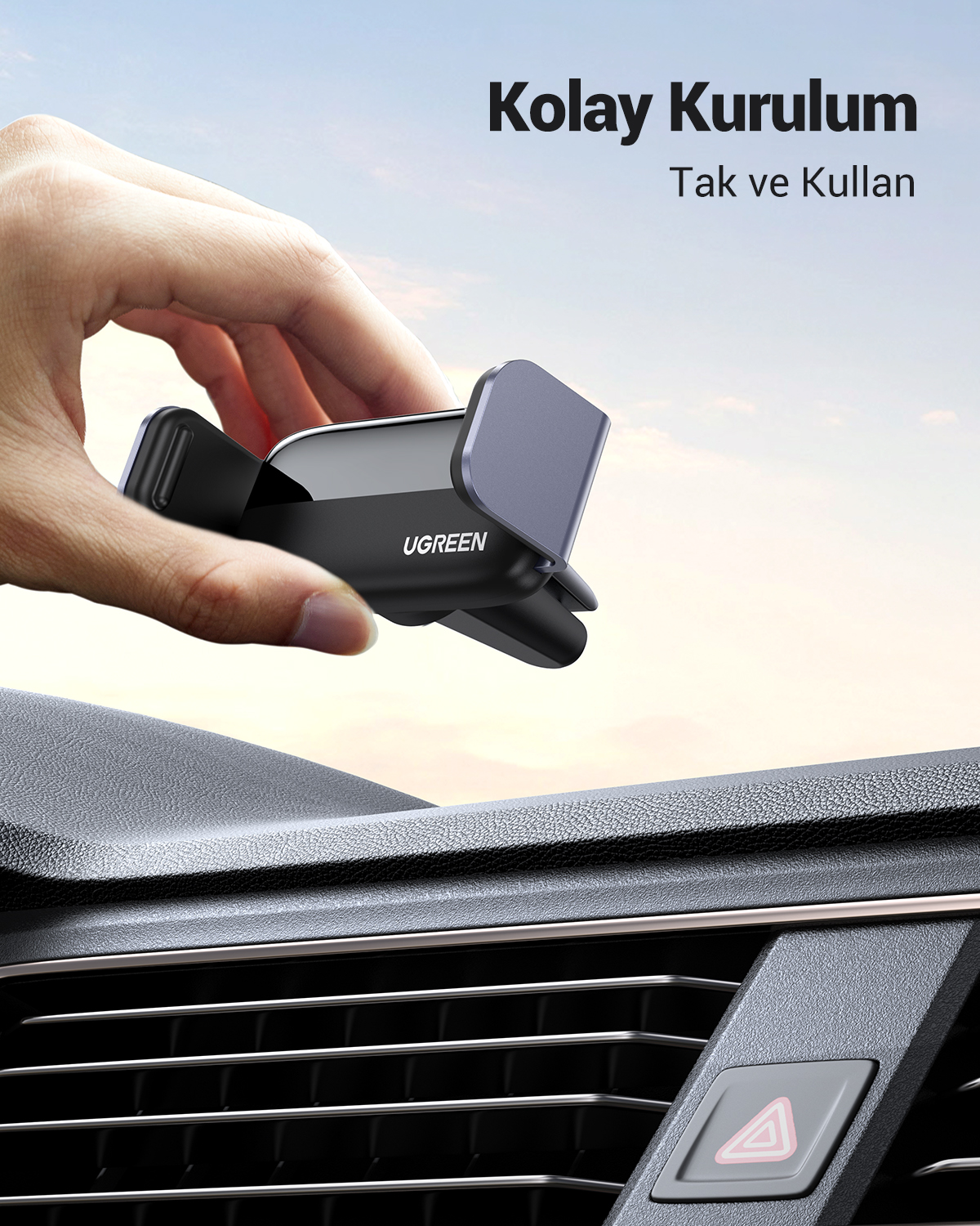 El, havalandırma ızgarasına takılmak üzere tasarlanmış siyah bir UGREEN araç telefon tutacağı tutuyor.