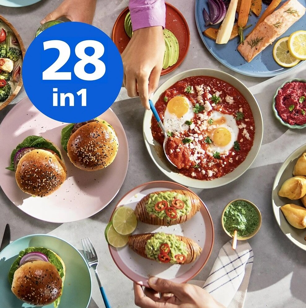 Wybór dań, w tym burgery, szakszuka, łosoś i nadziewane ziemniaki.