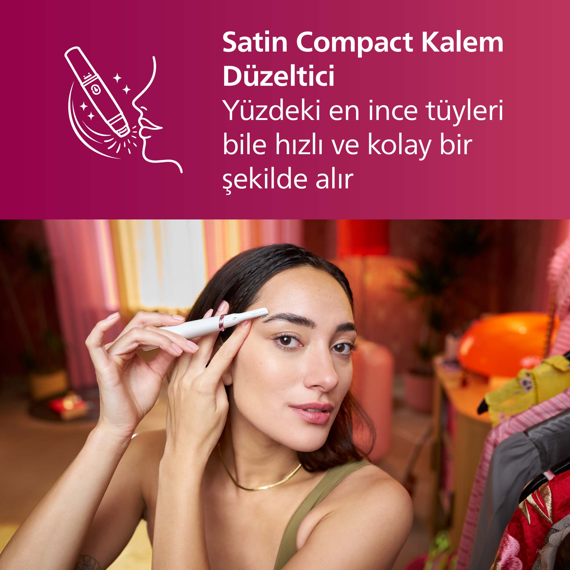 Bir kadın üst dudağında yüz tüyü giderici kullanıyor.