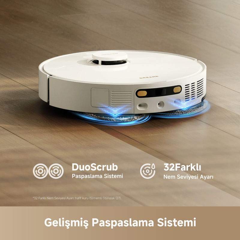 Ahşap zeminde çift döner paspas pedli beyaz robot süpürge.