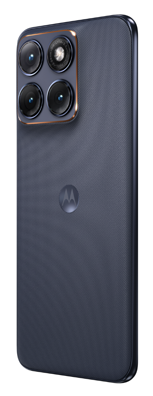 Ciemnoniebieski smartfon z czterema aparatami i logo Motorola z tyłu.