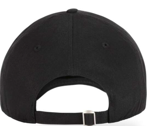 Schwarze Kappe mit verstellbarem Riemen und Metallschnalle, von hinten.