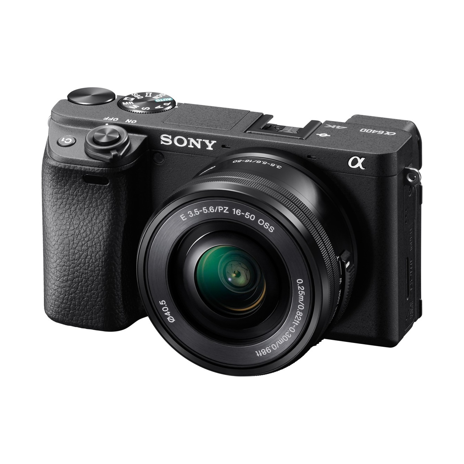 Una fotocamera Sony Alpha 6400 nera con obiettivo, sfondo bianco.