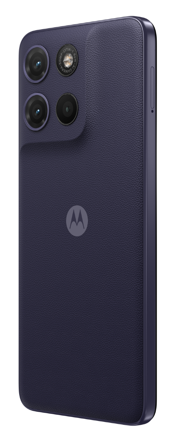 Granatowy telefon Motorola z trzema aparatami i logo Motorola.