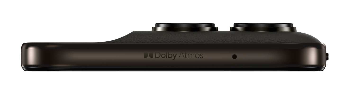 Zbliżenie ciemnego, metalowego boku telefonu z logo Dolby Atmos i dwoma obiektywami.