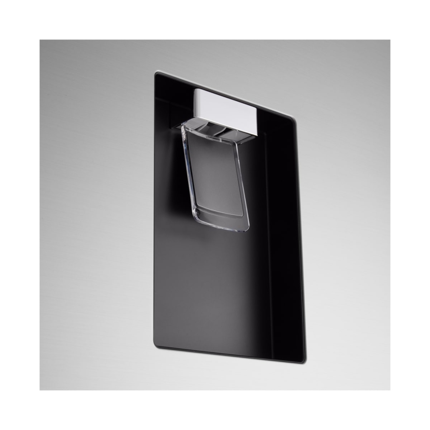 Un dispenser in plastica trasparente su una superficie nera con sfondo metallico.