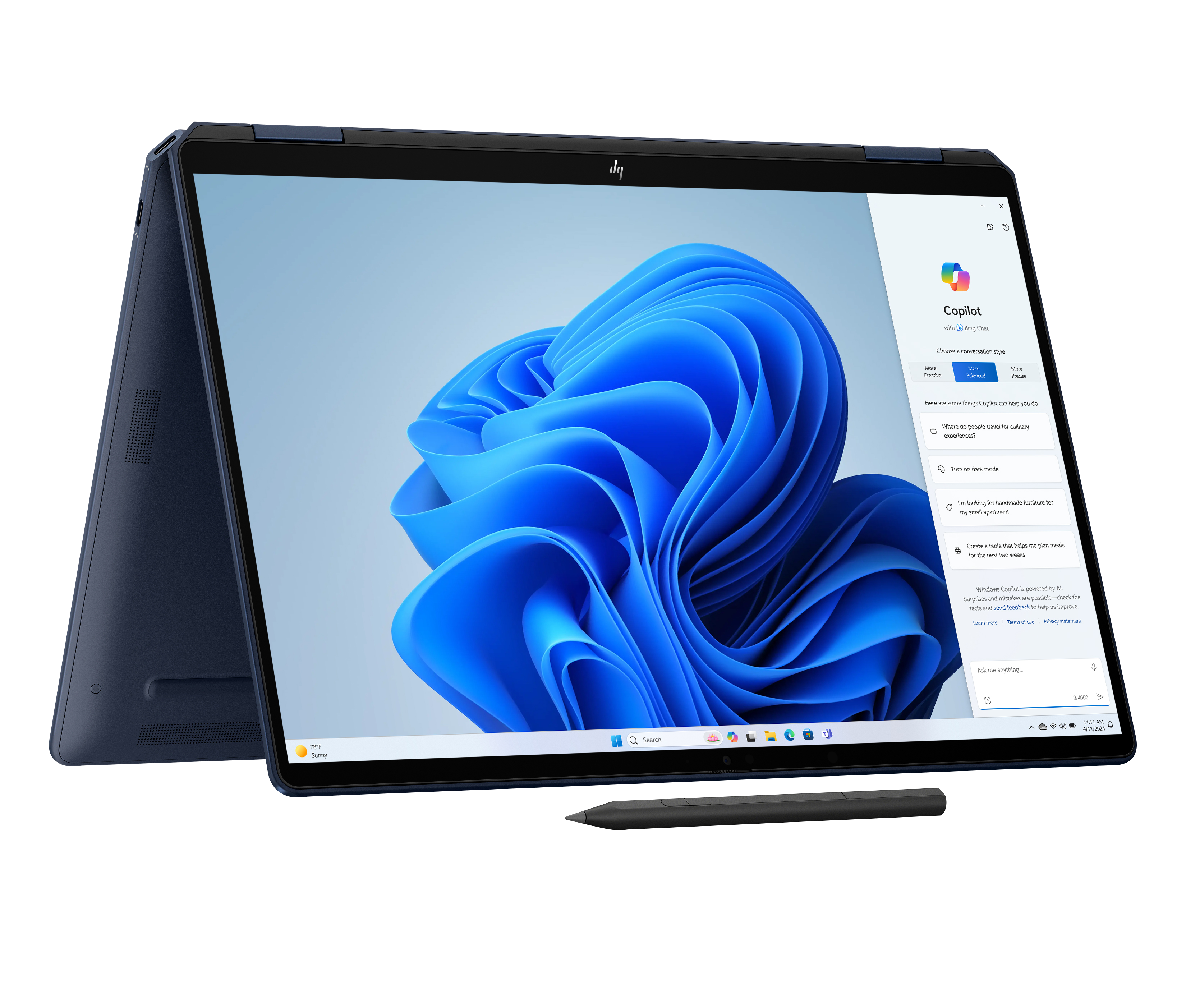 Niebieski laptop konwertowalny HP wyświetlający okno Copilot z niebieską tapetą.