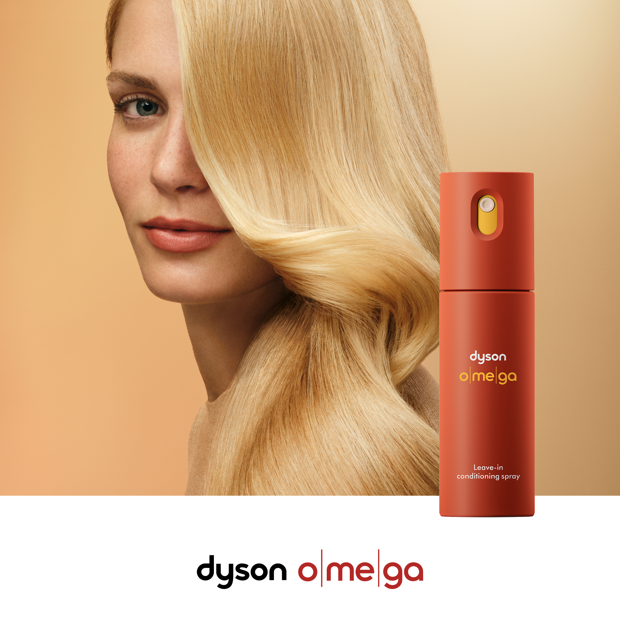 Eine Frau mit blonden Haaren und eine orangefarbene Sprühflasche mit Dyson Omega Logo.