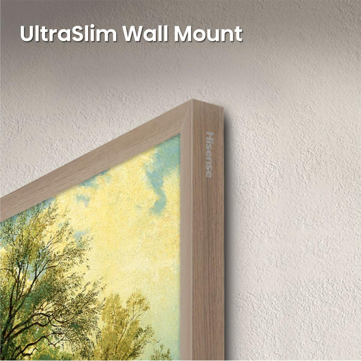 Ein Holzrahmen-Fernseher mit Landschaftsmalerei hängt an einer Wand.