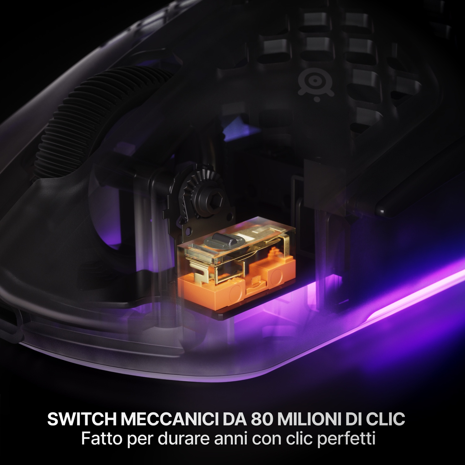 Primo piano di un circuito del mouse con interruttore arancione brillante e illuminazione viola.
