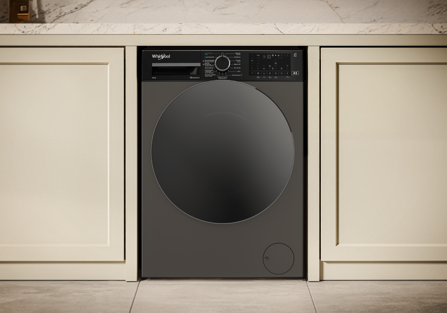 Lavadora gris con puerta negra entre muebles de color crema.