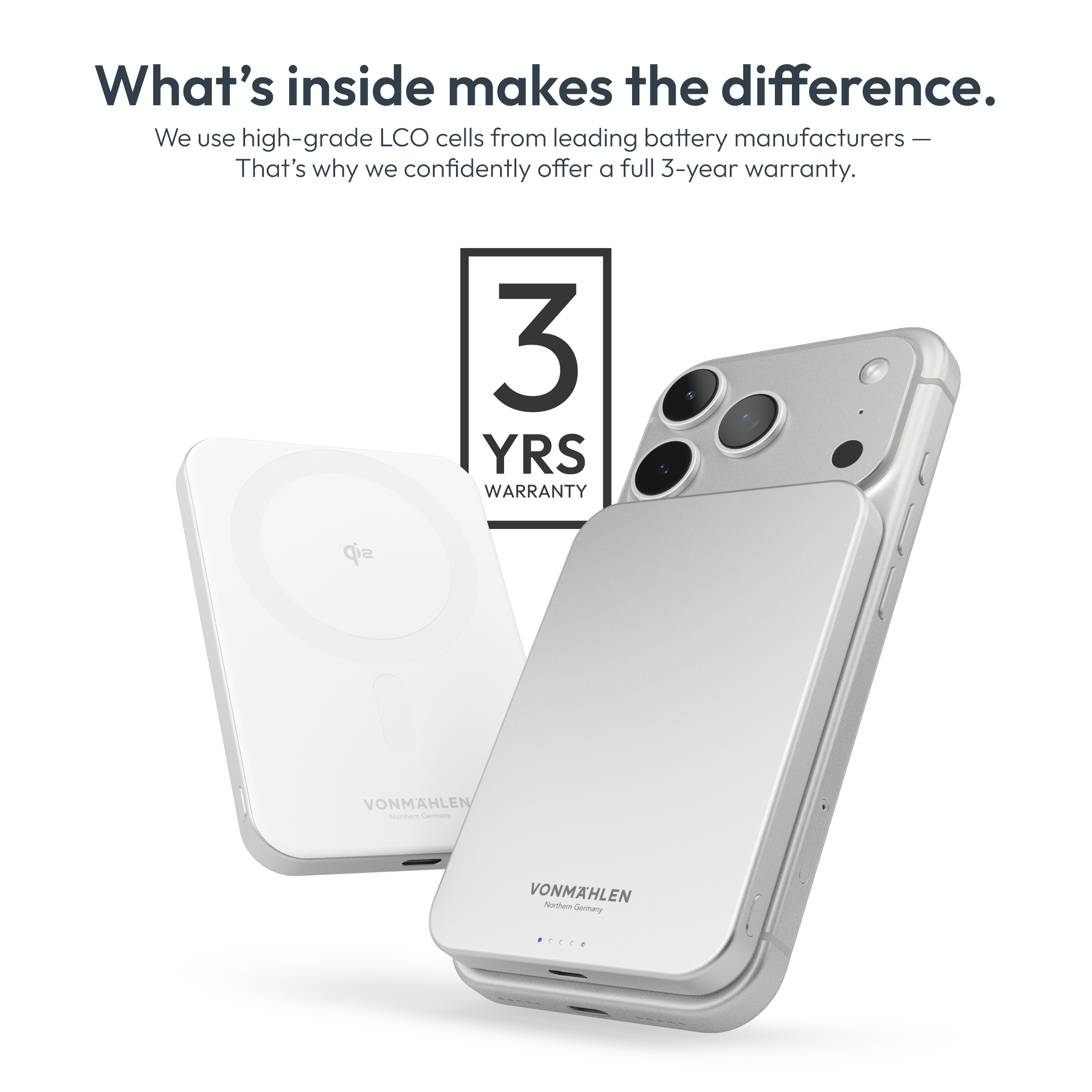 Ein silbernes Smartphone und ein weißes Ladegerät mit "3 Jahre Garantie" Anzeige.