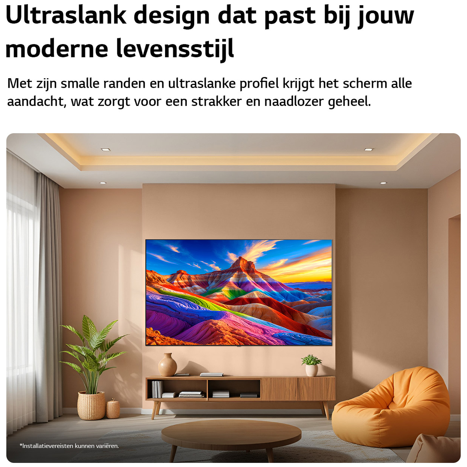 Moderne woonkamer met tv die een kleurrijk berglandschap toont.