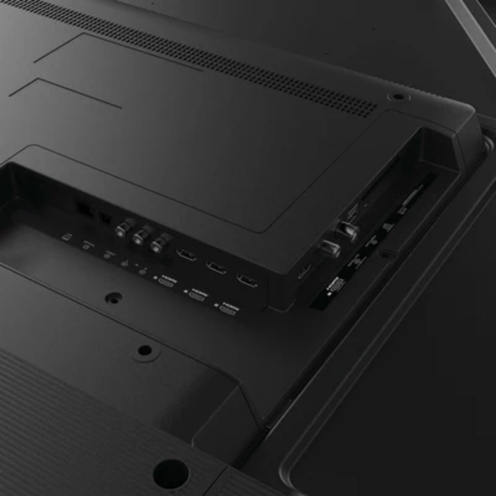 Parte trasera de un televisor negro con puertos: HDMI, USB y antena.