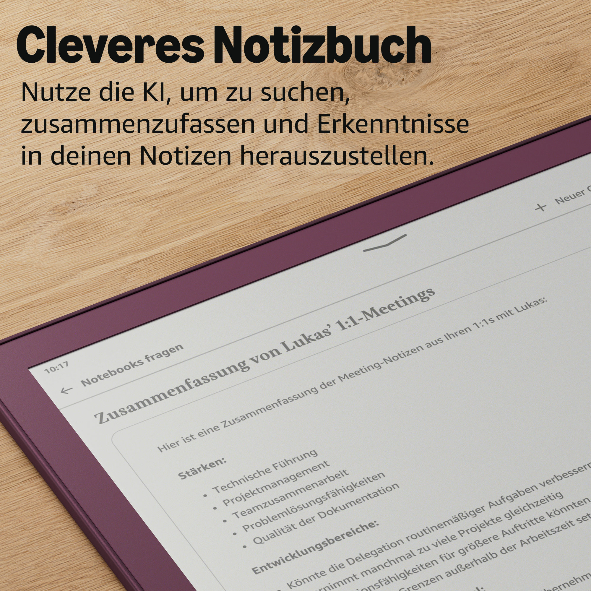 Lila Notizbuch auf Holztisch mit Text über KI-gestützte Notizen.