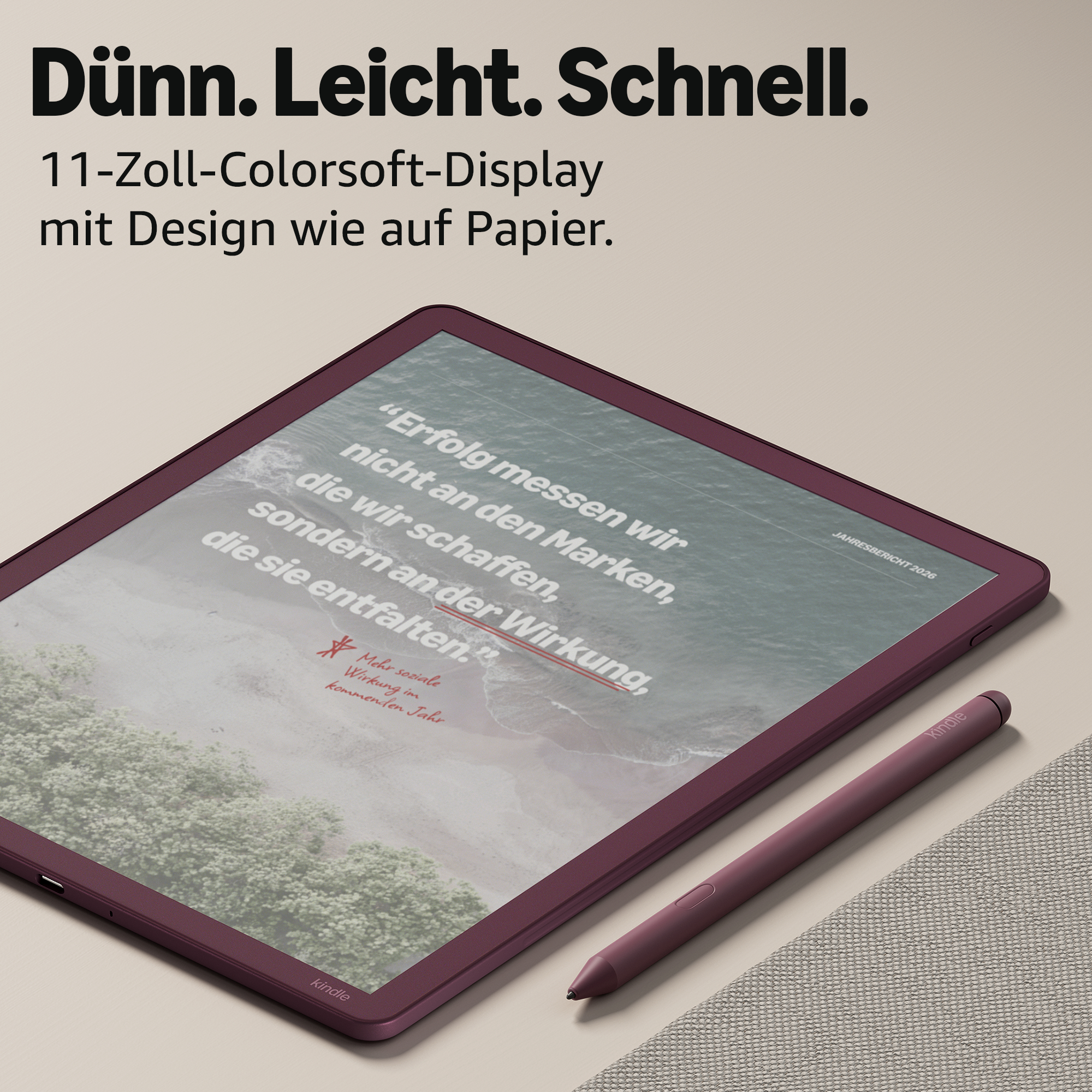 Ein lila Kindle mit Stift liegt auf einem hellen Untergrund. Text auf dem Bildschirm.