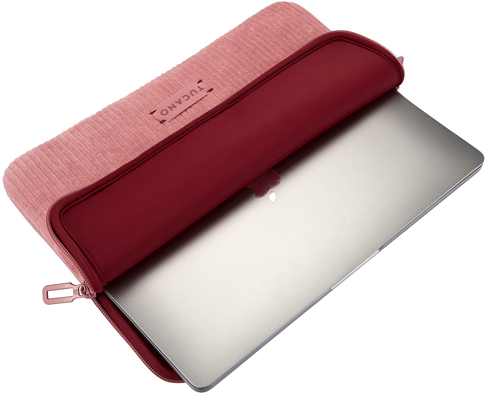 Una custodia rosa in velluto a coste per laptop con interno rosso e laptop argento.