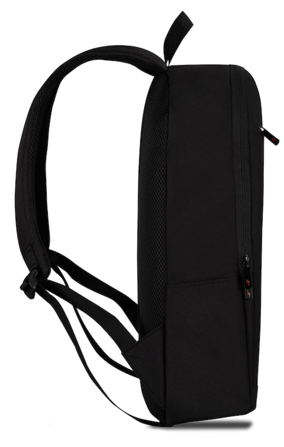Mochila negra con correas acolchadas y bolsillo con cremallera. Vista lateral.