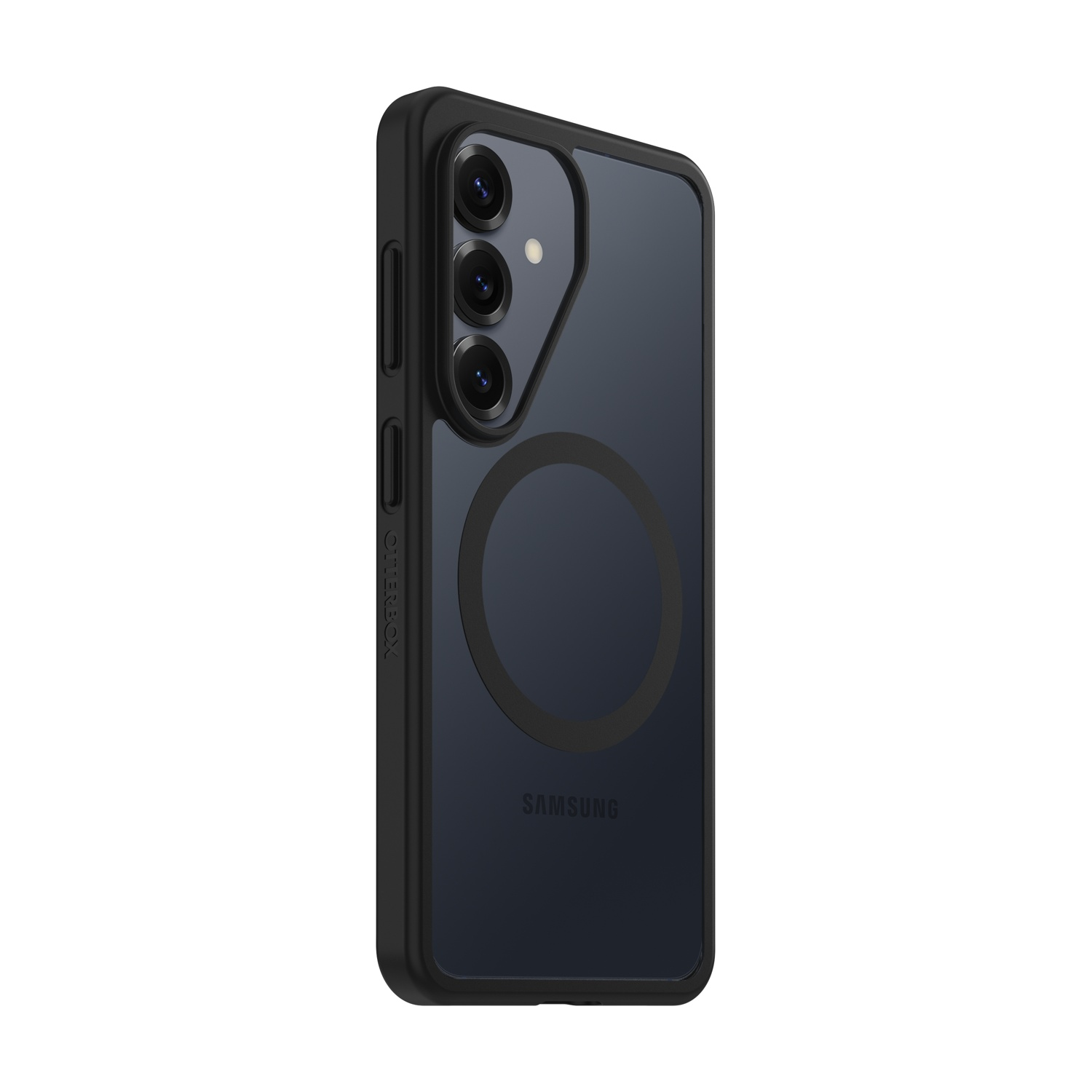 Uno smartphone nero con tre fotocamere e un anello MagSafe sul retro.