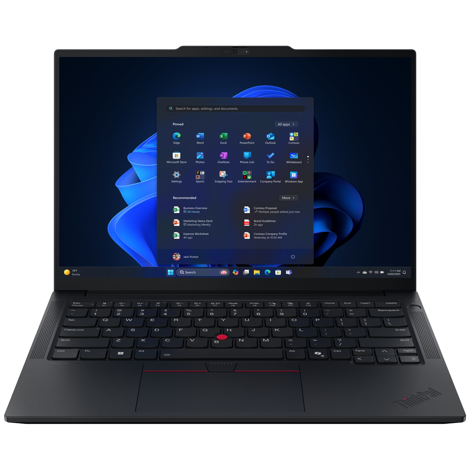 Un ordinateur portable noir affichant le menu Démarrer de Windows 11. Applications épinglées et documents recommandés visibles.