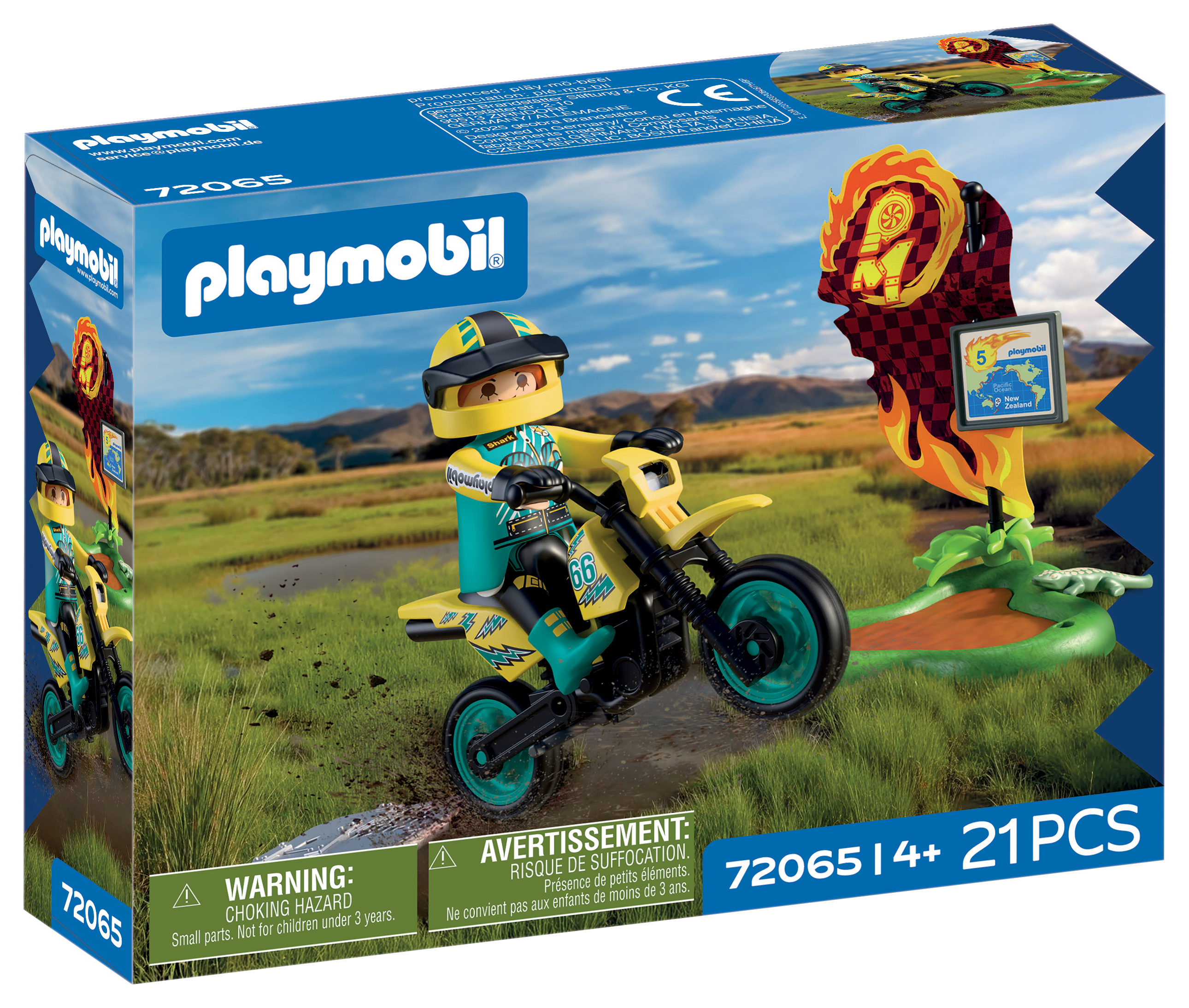 Playmobil Figur auf gelbem Motorrad in grüner Landschaft mit Flammen-Dekoration.