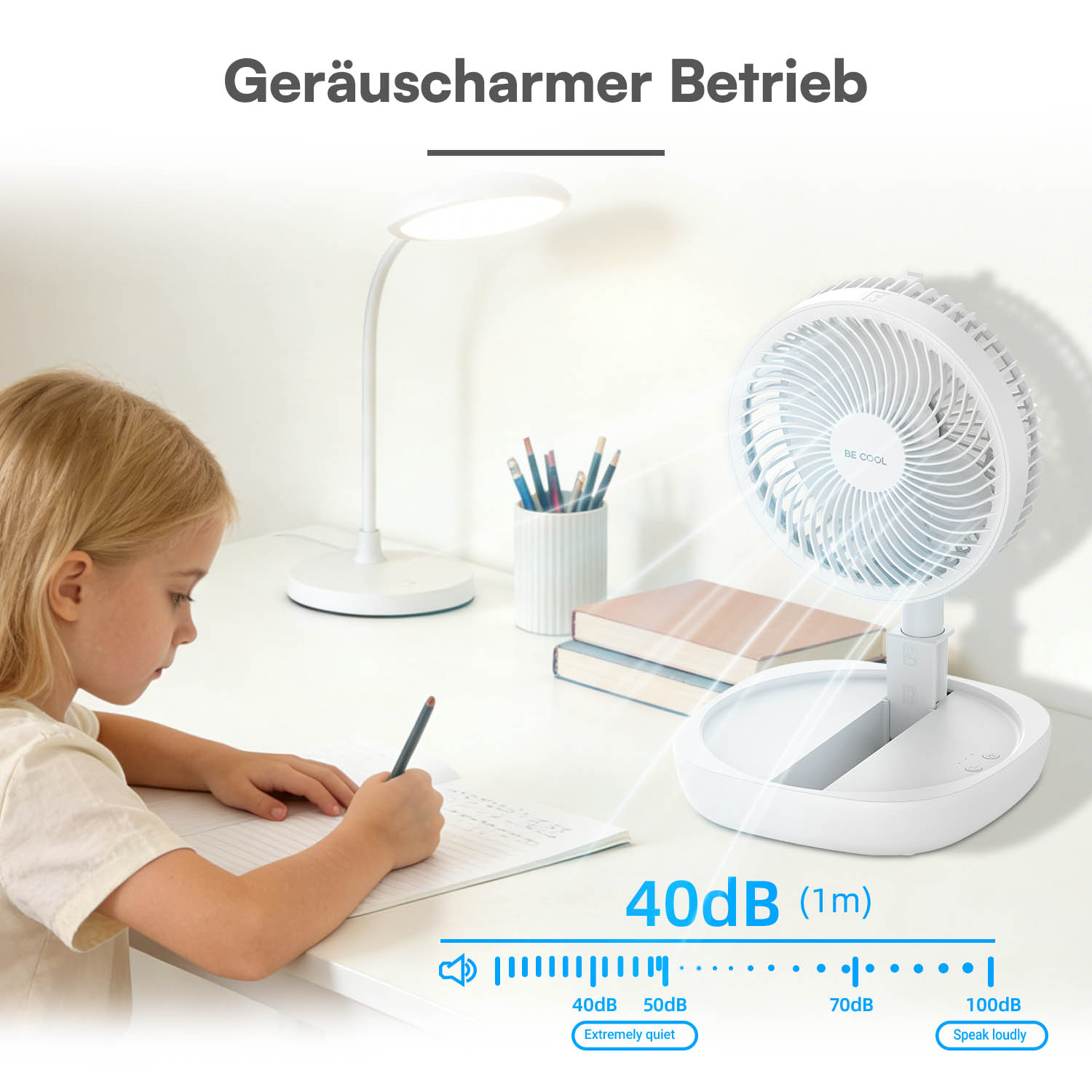 Ein Mädchen schreibt am Schreibtisch, ein leiser Ventilator daneben.