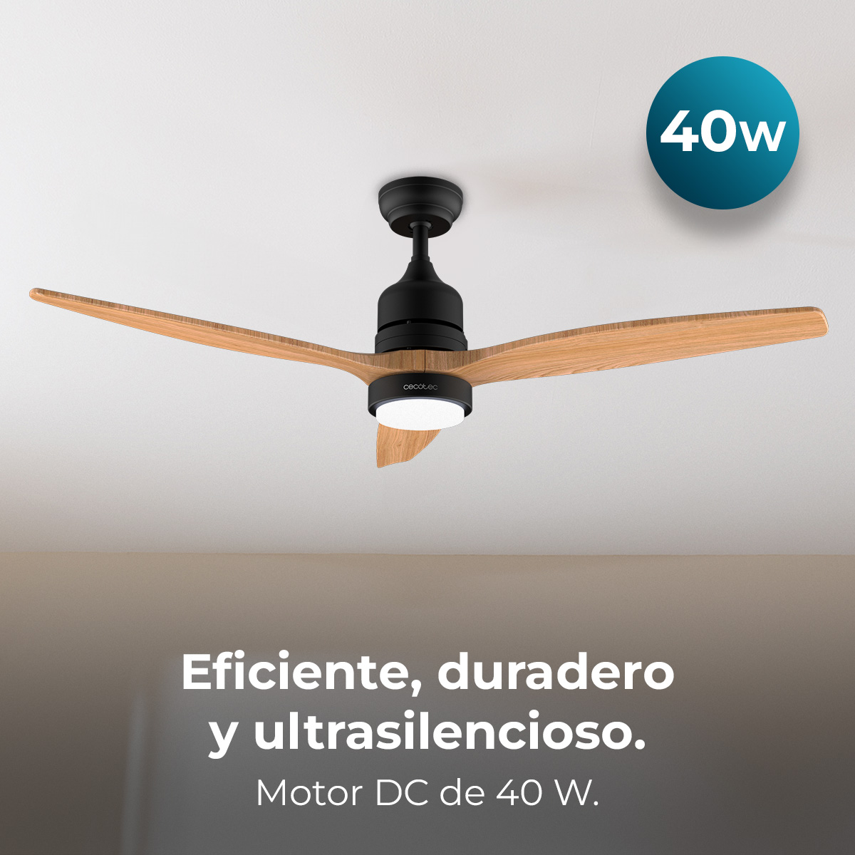 Ventilador de techo negro con aspas de madera y luz LED. 40W.