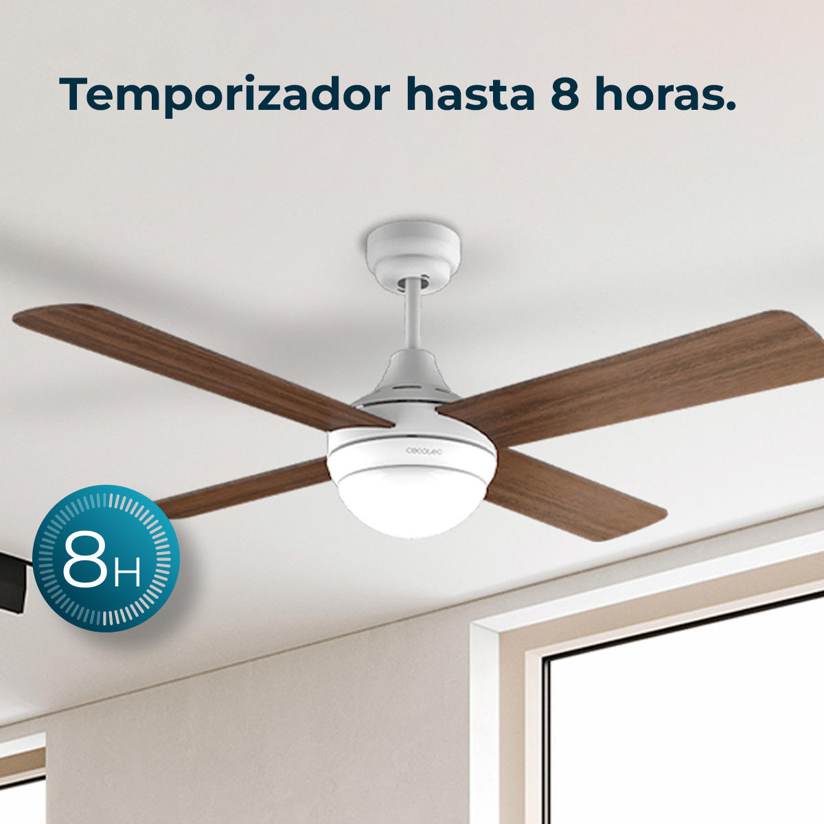 Ventilador de techo con 4 aspas de madera y luz, temporizador hasta 8h.