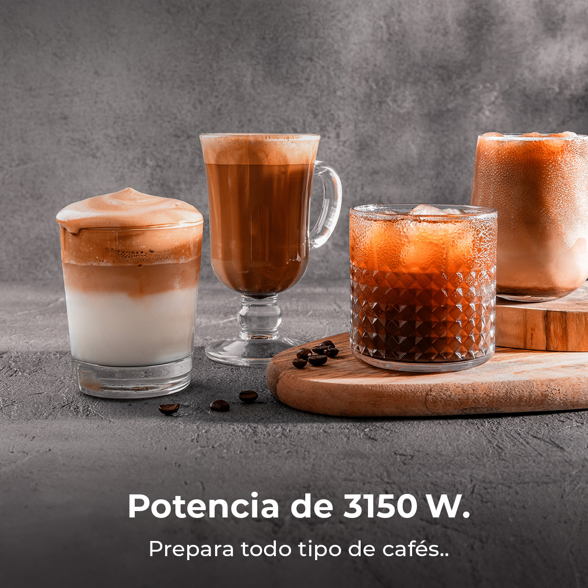 Tres cafés en una mesa; uno con espuma, uno con hielo y otro con crema.