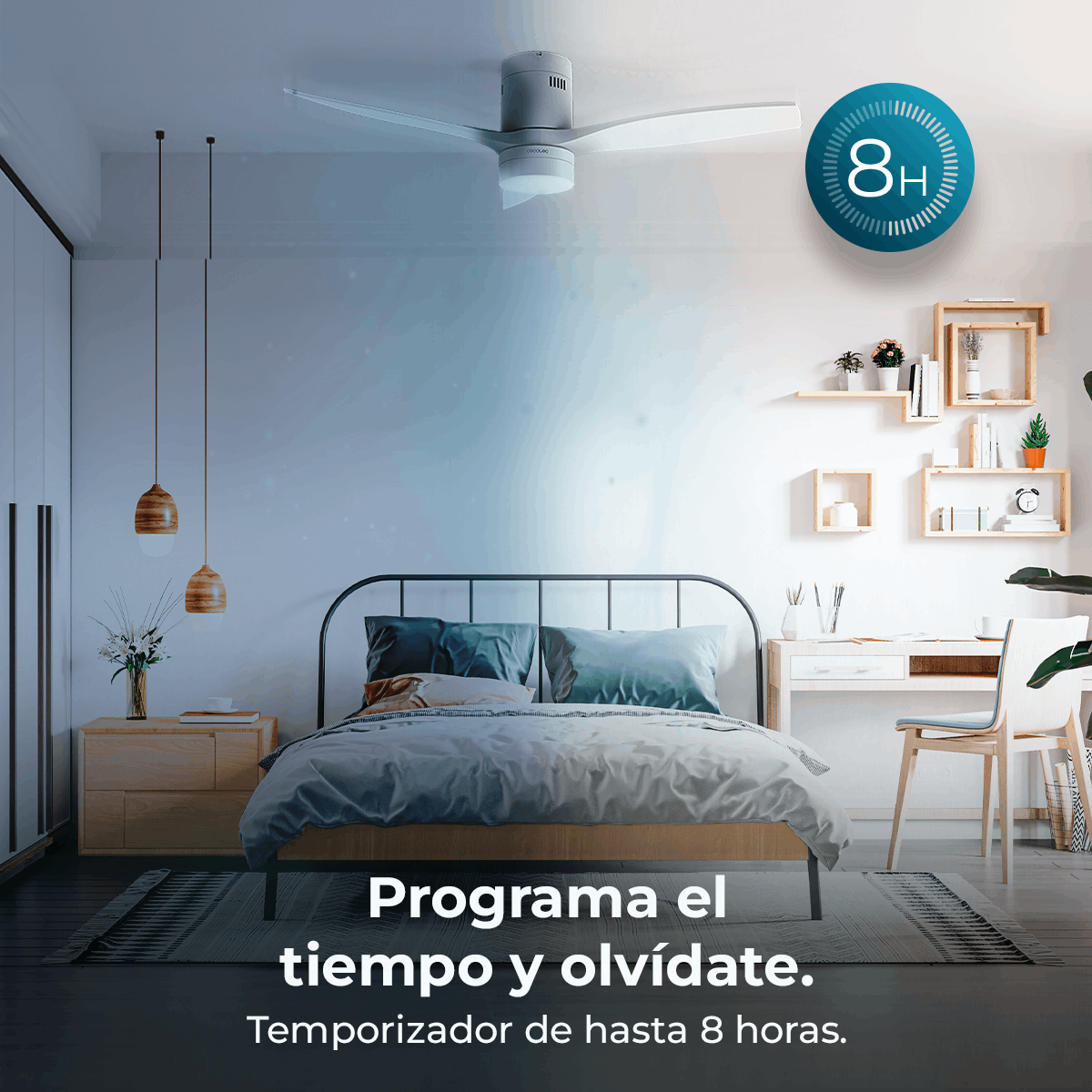 Un dormitorio con ventilador de techo y cama. Incluye icono de temporizador 8h.