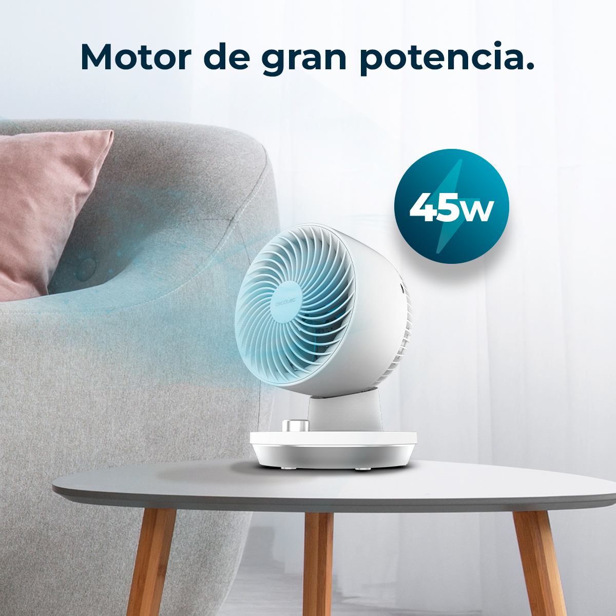 Un ventilador blanco de 45W está sobre una mesa gris. Se muestra corriente de aire.