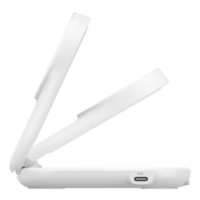 Un cargador blanco abierto con un puerto USB-C.