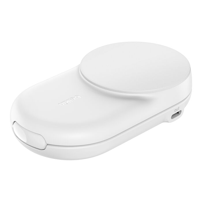 Un cargador inalámbrico blanco con superficie superior redonda y puerto USB-C.