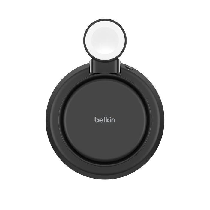 Cargador Belkin negro con un círculo blanco encima.