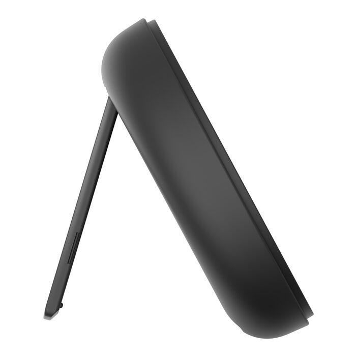 Un dispositivo negro y redondo con un soporte plegable de perfil.