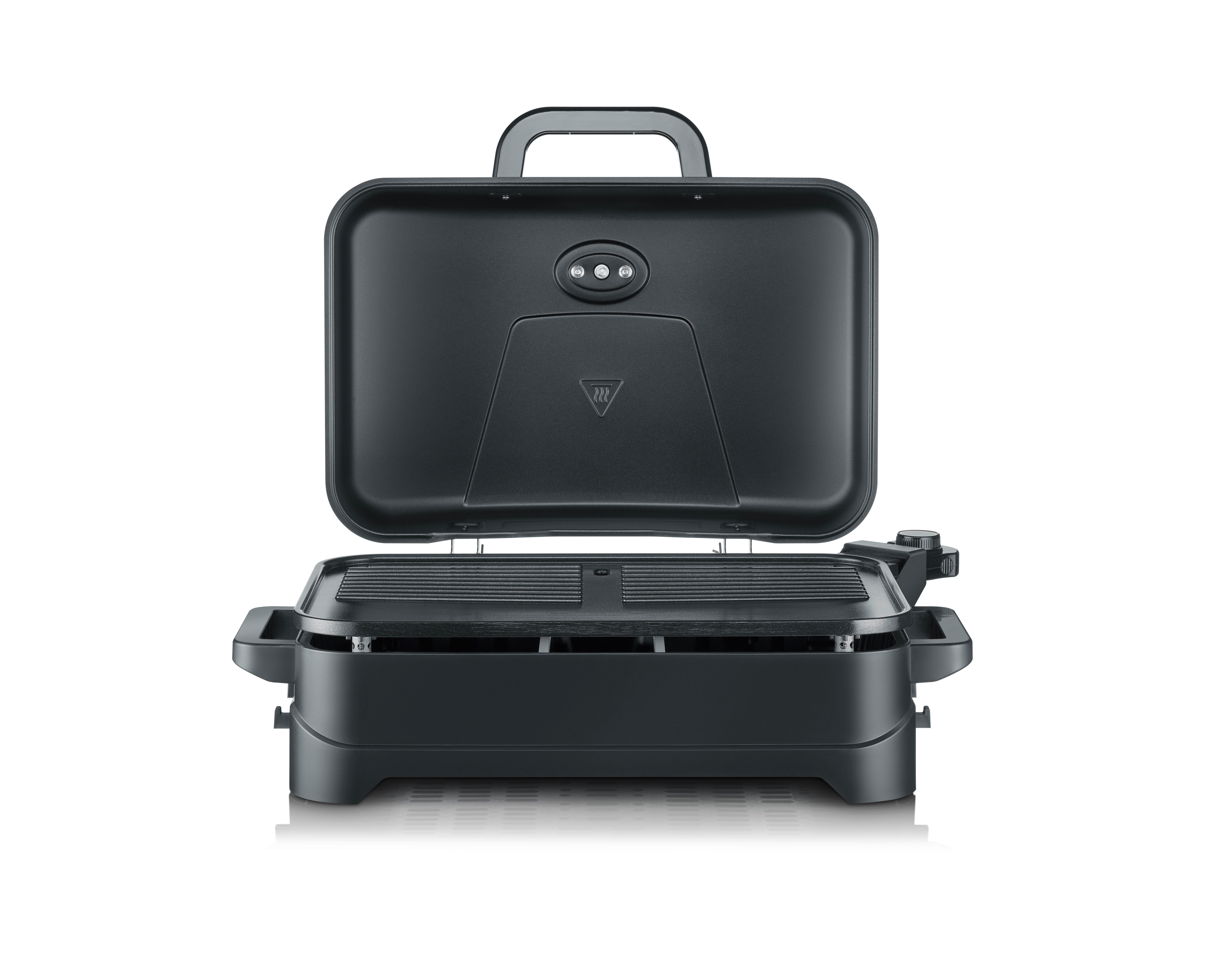 Ein offener, schwarzer Elektrogrill mit gerippter Grillfläche und Griff.