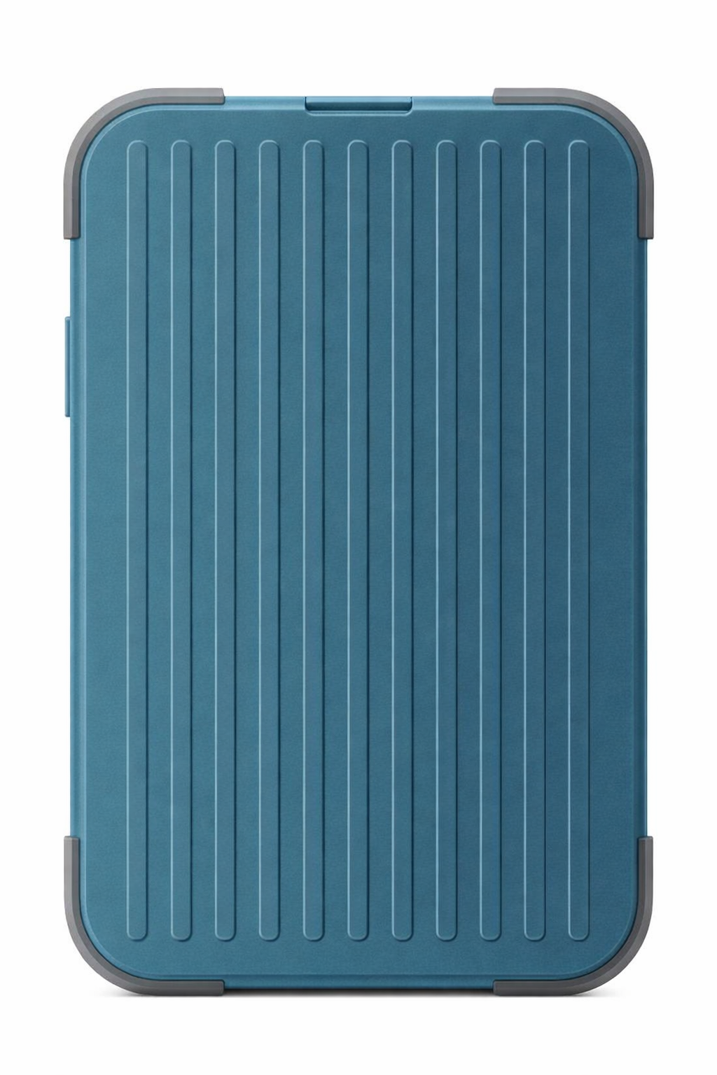 Una funda azul con ranuras verticales y esquinas grises sobre fondo blanco.