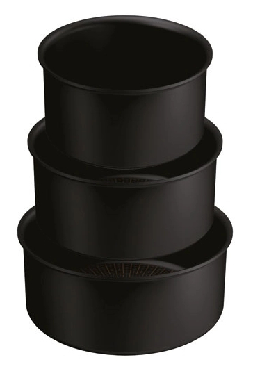 Trzy czarne garnki różnej wielkości ułożone jeden na drugim.