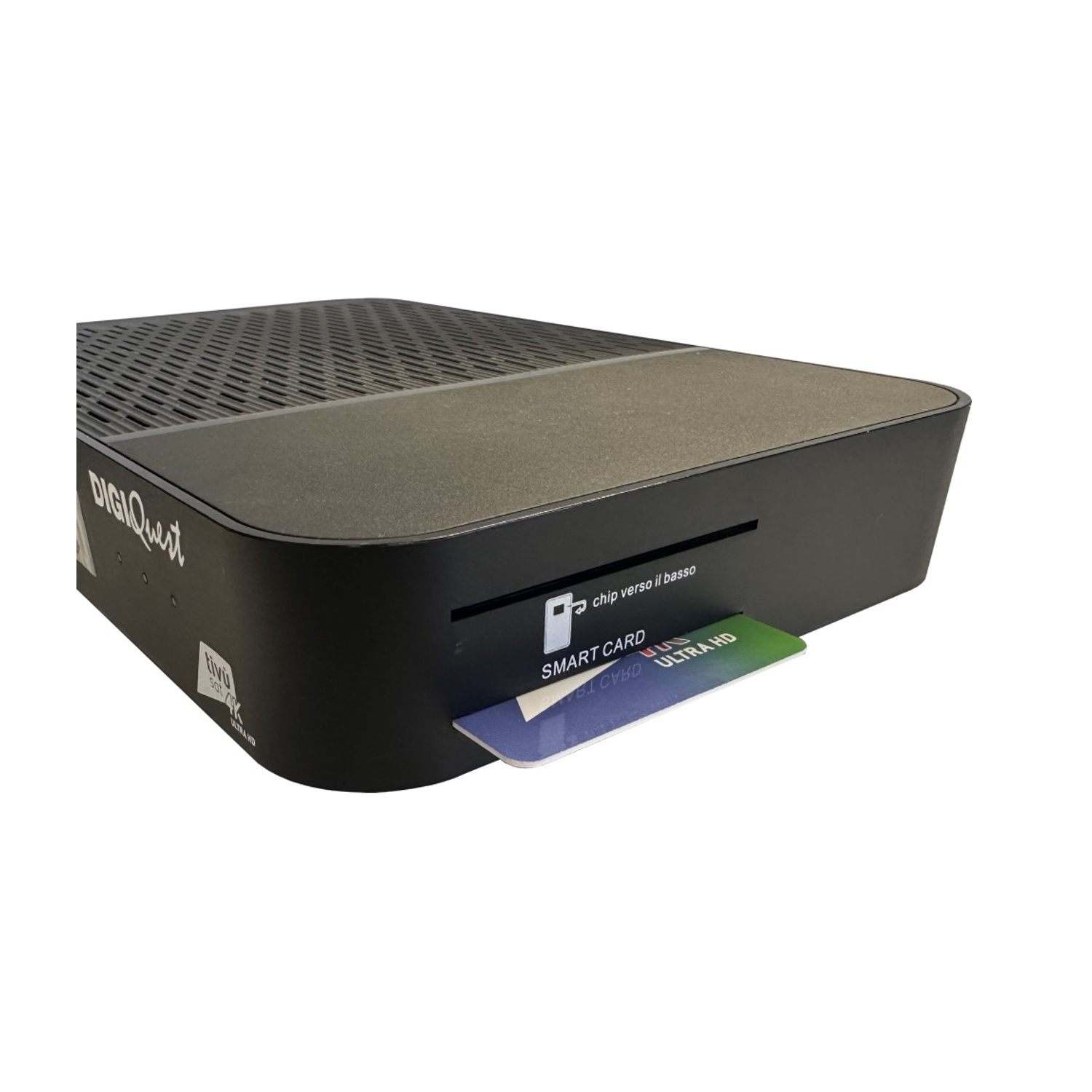 Ricevitore DIGIQuest nero con slot per smart card e scheda inserita.