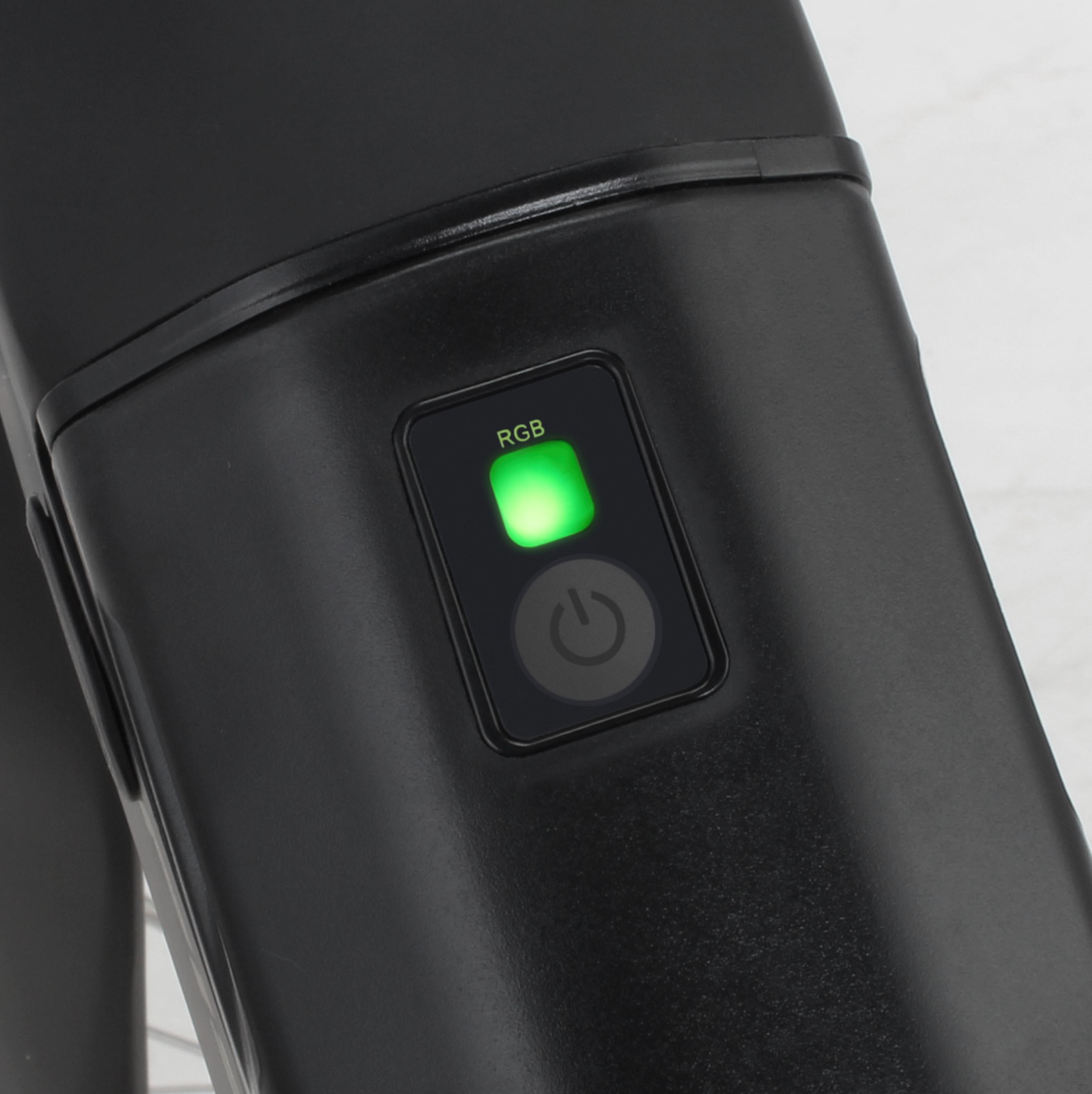 Ein grünes RGB-Licht leuchtet auf einem schwarzen Gerät neben einem Ein-/Aus-Symbol.